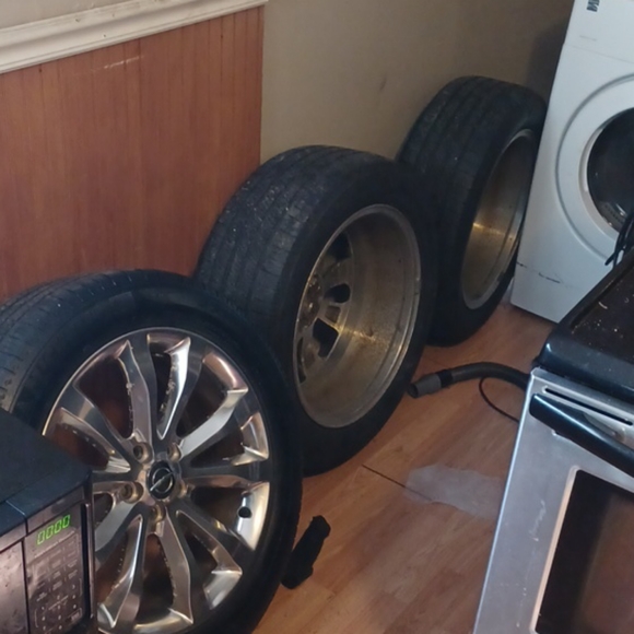 3 Michelin 19 inch tires an rims - Picture 2 of 2